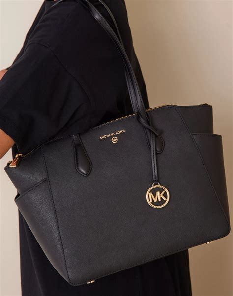 michael kors voyager md multifunctional tz tote black|Michael Kors voyager tote merlot.